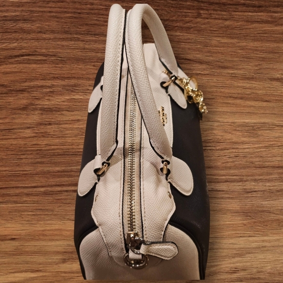 COACH Crossgrain Leather Bennett Shoulder Bag - Navy And Off White - Picture 4 of 10